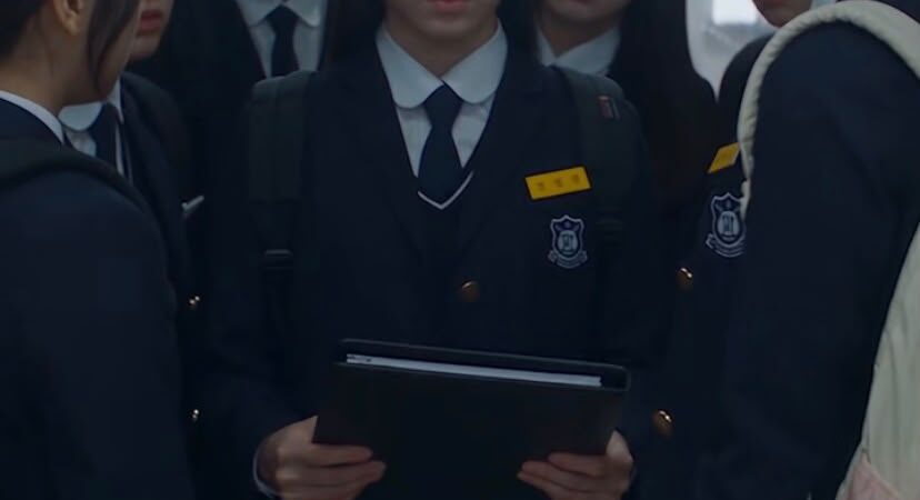 SE BURLARON DE SU MADRE… Y TODA LA ESCUELA DESCUBRIÓ LA VERDAD — PARTE 2