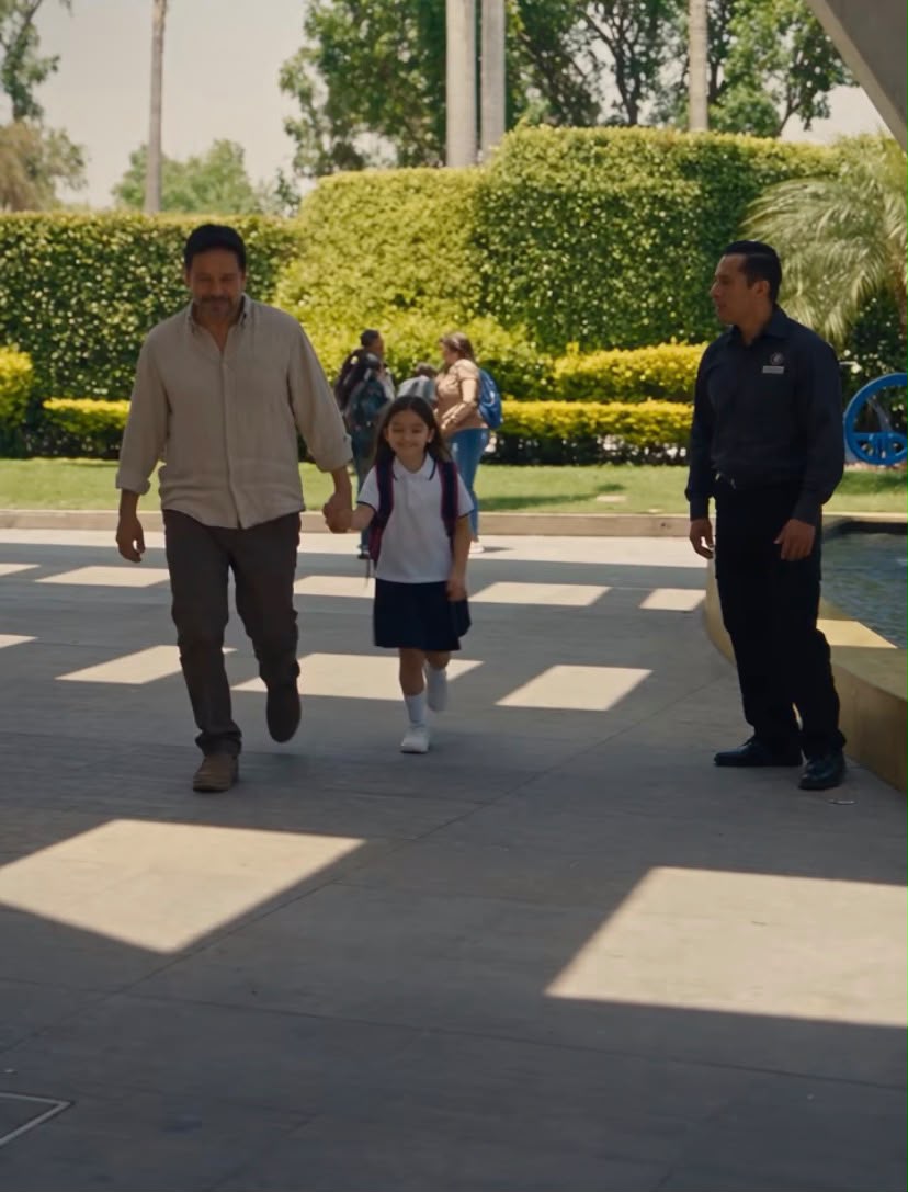 “EL PADRE QUE CONFUNDIERON CON EL CHOFER”,