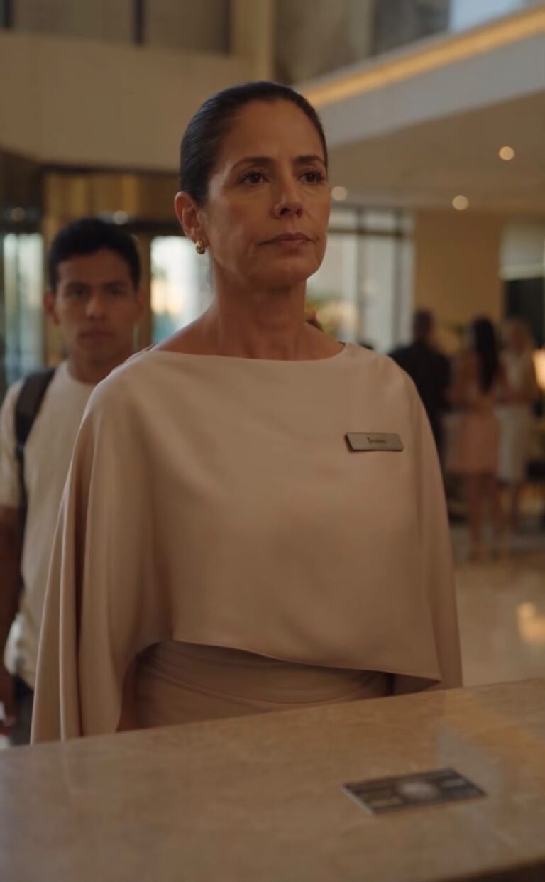 “SU MADRE LLEGÓ AL HOTEL”,