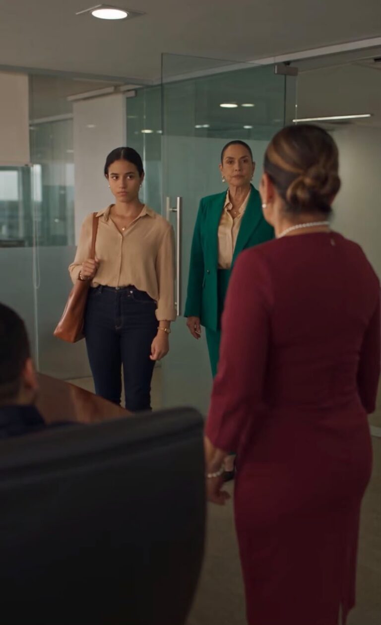 “LA MUJER QUE FUE EXPULSADA DEL HOTEL — PARTE 2”,