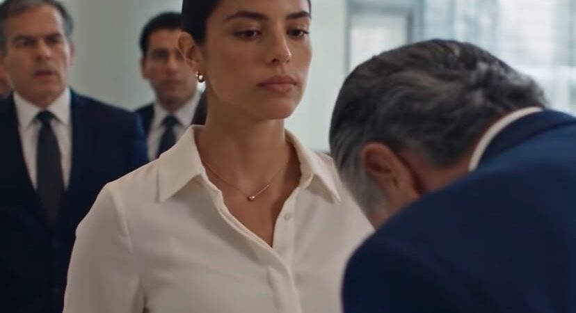 “LA EMPLEADA QUE TODOS MANDABAN”,