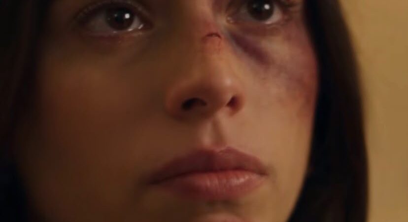 “LA MUJER QUE IBAN A HOMENAJEAR… FUE QUIEN LA GOLPEÓ”,
