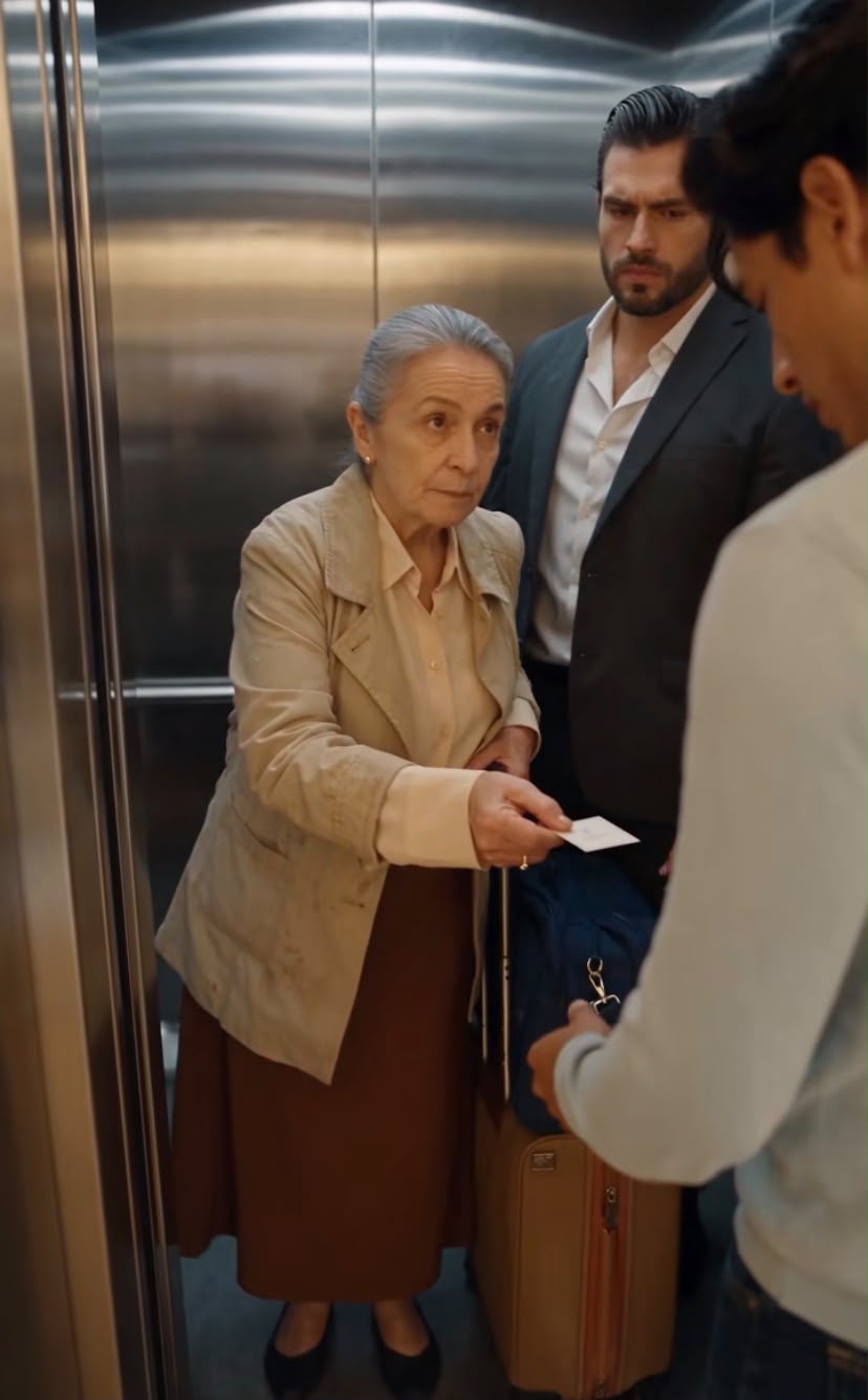 “AYUDÓ A UNA ANCIANA A SUBIR AL ASCENSOR Y PERDIÓ SU TURNO… PERO ELLA ESTABA A PUNTO DE CAMBIARLE LA VIDA | PARTE 2”,