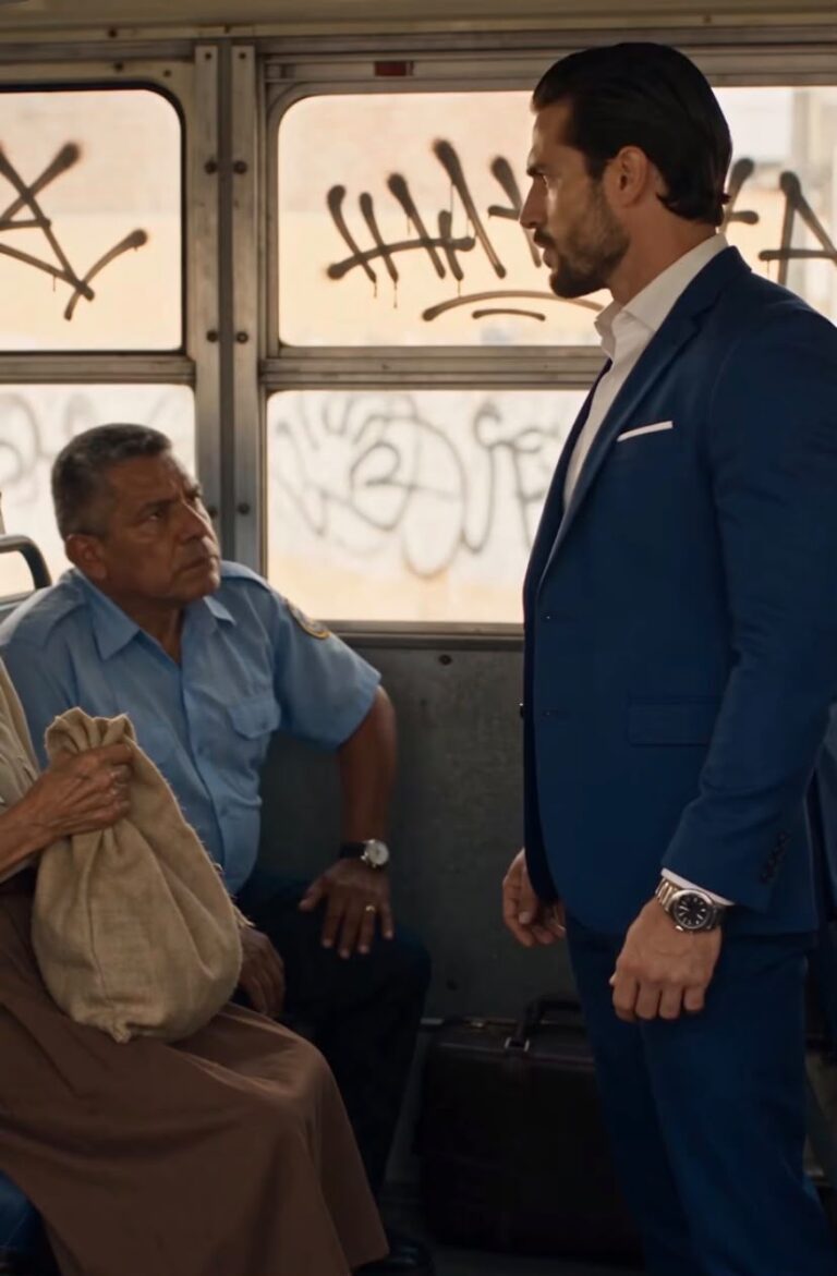 “EL HOMBRE RICO HIZO BAJAR A UNA ANCIANA DEL AUTOBÚS PORQUE OLÍA A TRABAJO”,