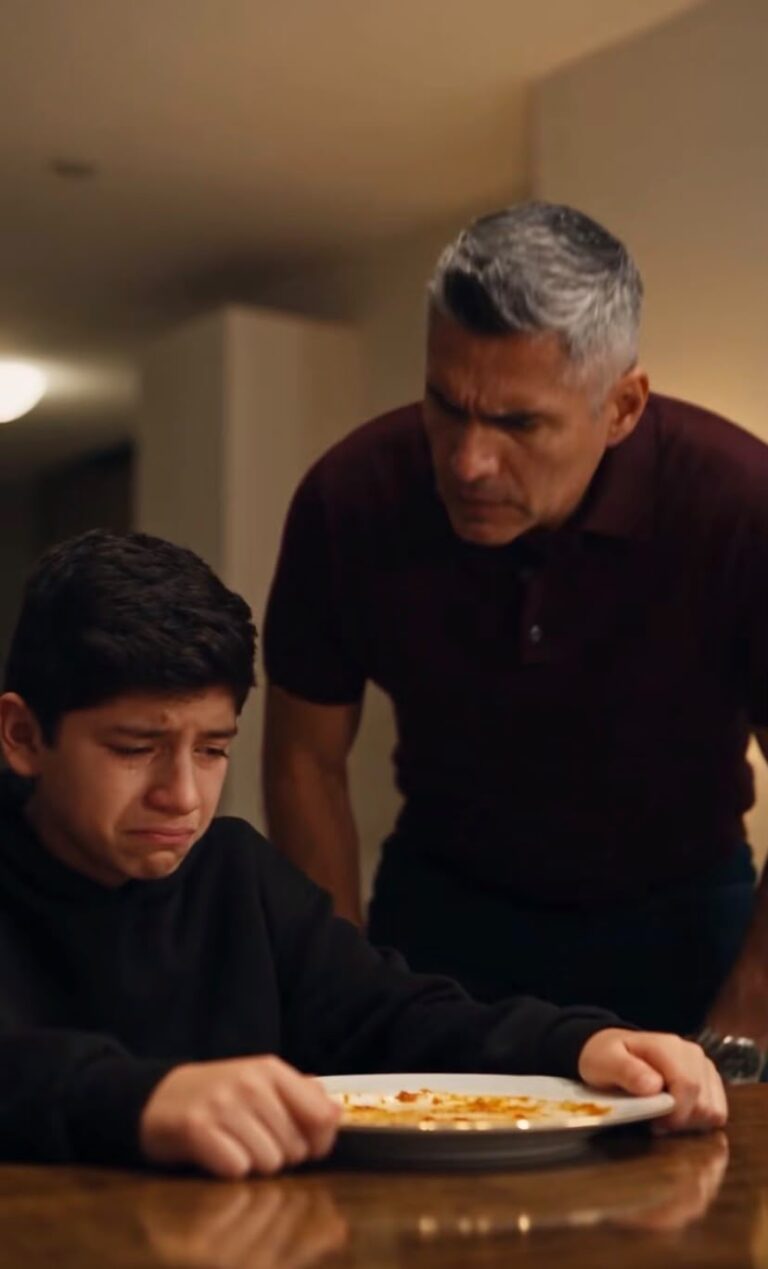 “El padre descubrió cómo trataban a su hijo — Parte 2”,